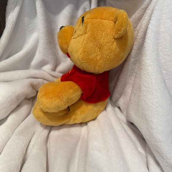 An original Winnie the Pooh plush - Picture 3 of 5